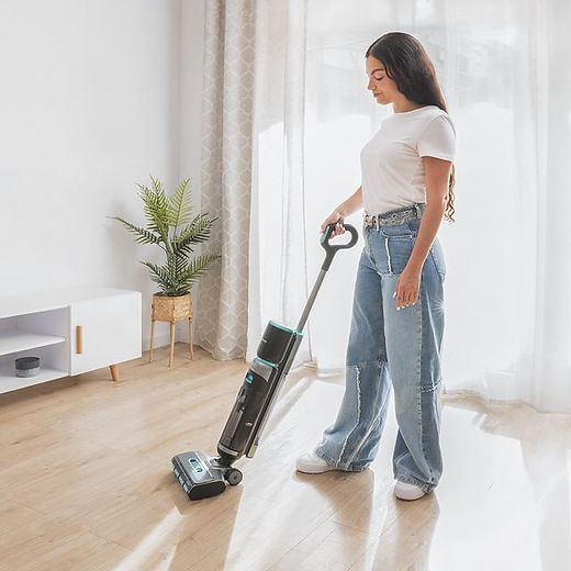 Mop electric Cecotec FreeGo Spălare și aspirare. 200 W, spălare și aspirare simultan, autonomie de 35 de minute, rolă Jalisco absorbantă, rezervor pentru apă curată și murdară, pulverizator și bază