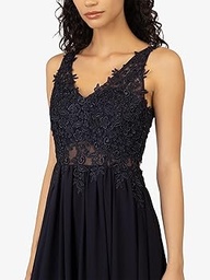Rochie de cocktail APART într-un amestec de materiale din plasă brodată cu dantelă de plastic și șifon,